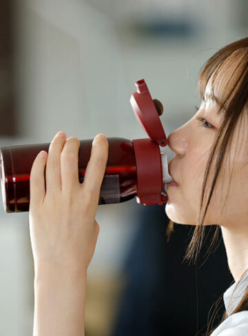 顔採用の新人OLは大嫌いなセクハラ上司に7日間こっそり媚薬を盛られ出張同行日にムラムラ爆発！キモいペニスが欲しくてたまらない。 三田真鈴【sone00747】