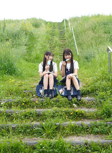通学中の車内で義父に痴〇された美人姉妹…身体は疼いて感じてしまい犯〇れちゃう 北岡果林 静河【cawd00883】