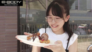 初めて出来た彼女を脱がしたら… 着衣からは想像できない色白美巨乳だしメガネ姿からは想像できない可愛い素顔 大興奮の僕は性欲尽きるまでハメまくった 柏木こなつ【ebod00953】