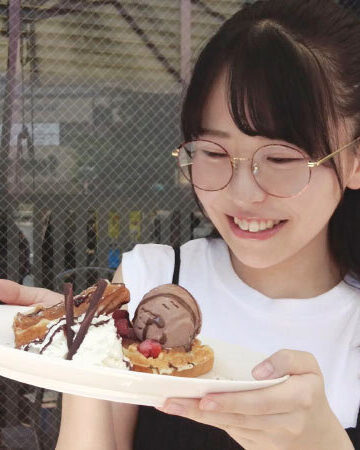 初めて出来た彼女を脱がしたら… 着衣からは想像できない色白美巨乳だしメガネ姿からは想像できない可愛い素顔 大興奮の僕は性欲尽きるまでハメまくった 柏木こなつ【ebod00953】